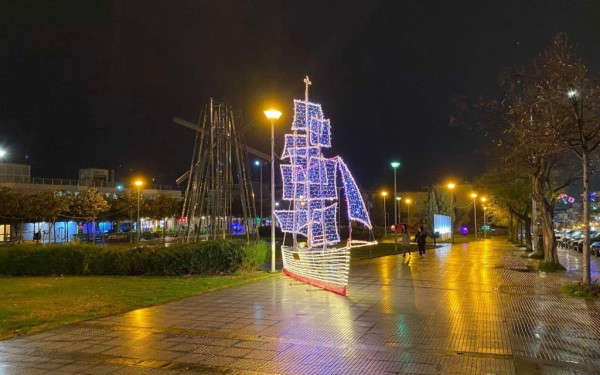 Χριστουγεννιάτικα λαμπιόνια με 58% λιγότερη κατανάλωση και χρονοδιακόπτες ανακοίνωσε για φέτος ο Κ. Ζέρβας