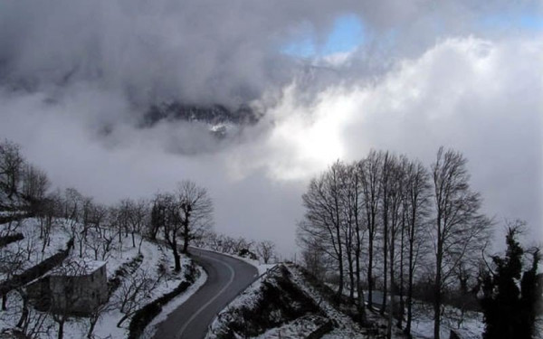Έπεσαν τα πρώτα χιόνια του χειμώνα στο Πήλιο