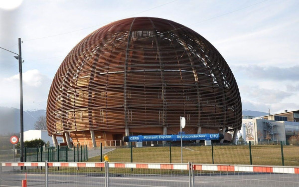Πόλεμος στην Ουκρανία: Το CERN σταματά τη συνεργασία με τη Ρωσία