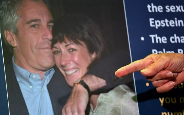 ΗΠΑ: Ένοχη για σωματεμπορία ανηλίκων κρίθηκε η πρώην ερωμένη του Τζέφρι Έπσταϊν