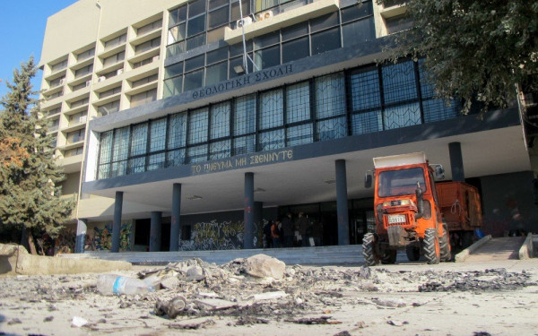 Φοιτητές ΑΠΘ: Κινούμαστε μέσα στα ερείπια, τη βρομιά και τα ναρκωτικά