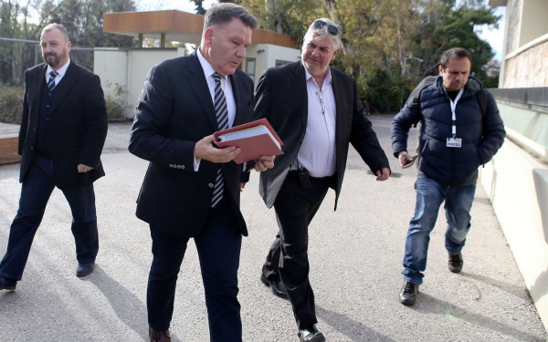 Παρέδωσε τα δελτία των παικτών της ΑΕΛ ο Κούγιας!