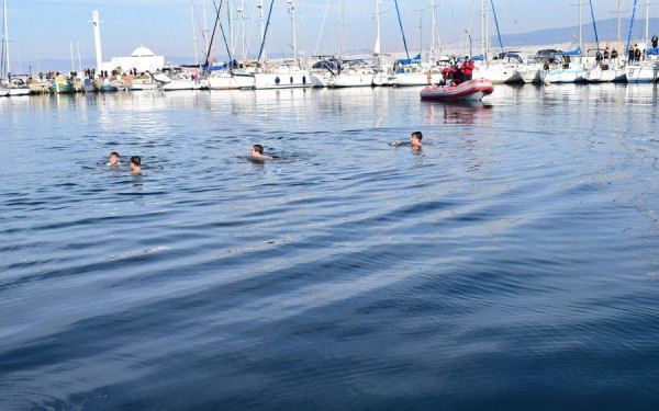 Αγιασμός των Υδάτων σε όλο το παραλιακό μέτωπο στην Καλαμαριά (φωτ.)