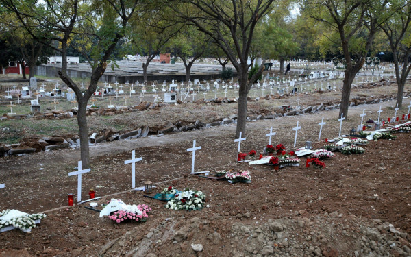 Ανοίγουν νέους τάφους για νεκρούς από κορονοϊό στο Ωραιόκαστρο