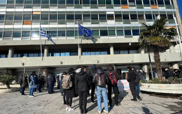Θεσσαλονίκη: Φοιτητές προχωρούν σε συμβολικό αποκλεισμό του κτιρίου διοίκησης του ΑΠΘ