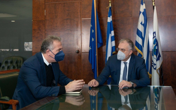 Mε τον Τ.Θεοδωρικάκο συναντήθηκε ο Στ.Καλαφάτης - «Δεν κάνουμε εκπτώσεις στο θέμα της βίας στα πανεπιστήμια»