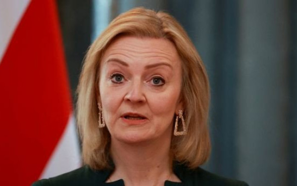 Χειρότερη από τον Τζόνσον θεωρεί την Τρας 1 στους 4 Βρετανούς