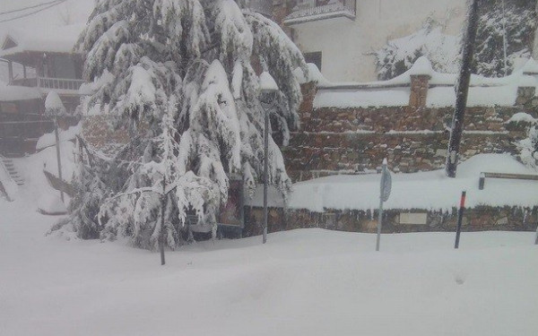 Τρίκαλα: Τους 40 πόντους έφτασε το χιόνι στην Ελάτη (βίντεο)