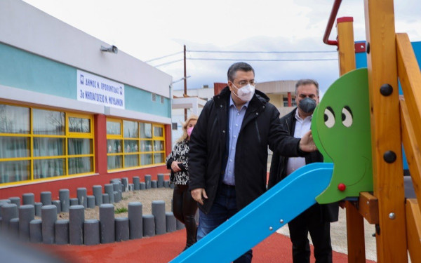 Νέο σύγχρονο νηπιαγωγείο στα Νέα Μουδανιά παρέδωσε η περιφέρεια