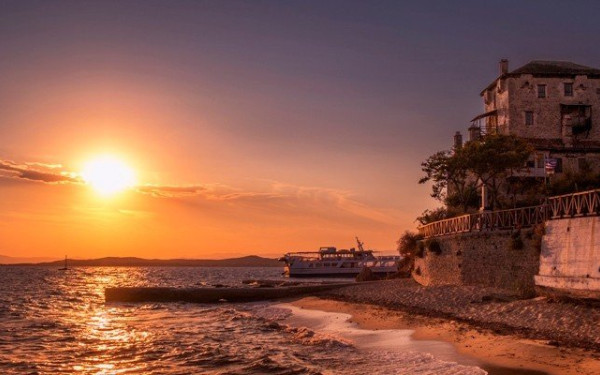 Ο δήμος Αριστοτέλη προτείνει σε Δανούς και Σουηδούς καταδύσεις σε γαλάζιες «λίμνες» 