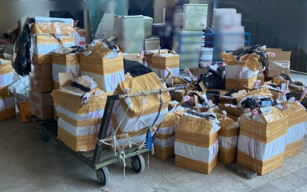 Ημαθία: Αστυνομικός σκύλος «ξετρύπωσε» λαθραία καπνικά και παράνομα φυτοφάρμακα 