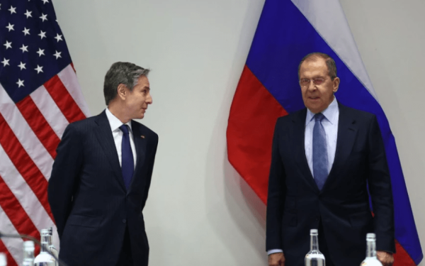 Σε εξέλιξη η συνάντηση Μπλίνκεν – Λαβρόφ: Η Μόσχα "δεν περιμένει καμία καθοριστική εξέλιξη"