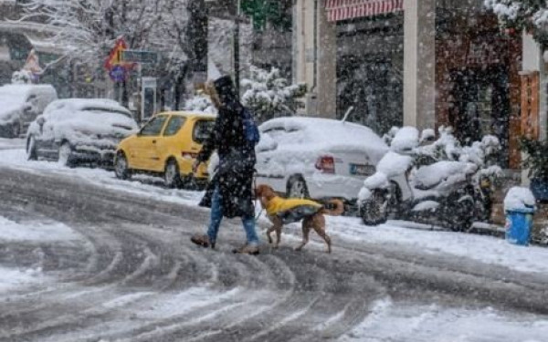 «Αγριεύει» ο καιρός: Καταιγίδες και χιόνια μέχρι και την Τρίτη - Προ των πυλών η πολική «μπάλα»