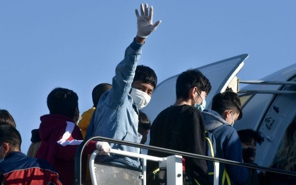 Εντός Μαρτίου η ρύθμιση για άδεια παραμονής σε ασυνόδευτα που ενηλικιώνονται