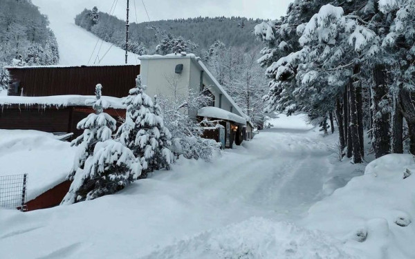 Κακοκαιρία Μπάρμπαρα: «Βούλιαξε» χωριό στην Εύβοια με τρία μέτρα χιόνι (βίντεο, φωτ.)