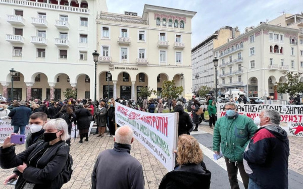 Θεσσαλονίκη: Διαμαρτυρίες υγειονομικών και φοιτητών