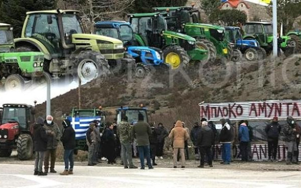 Στο δρόμο οι αγρότες του Αμυνταίου