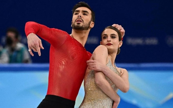 Καλλιτεχνικό πατινάζ: Χρυσό μετάλλιο και παγκόσμιο ρεκόρ για την ελληνικής καταγωγής Γαλλίδα, Γκαμπριέλα Παπαδάκη (βίντεο)