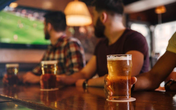 Η ΕΕ ζητά την απαγόρευση της διαφήμισης αλκοόλ στον αθλητισμό