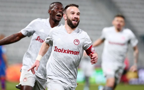 Super League: Ο Βαλμπουενά λύτρωσε τον Ολυμπιακό στον Βόλο (βίντεο)
