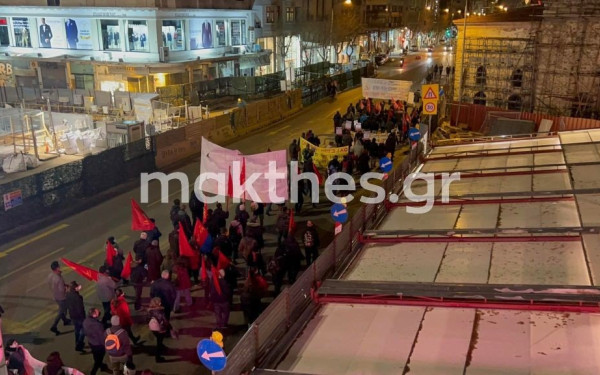 «Όχι στον πόλεμο - Ούτε με τον Πούτιν ούτε με το ΝΑΤΟ» φωνάζουν πολίτες στη Θεσσαλονίκη (βίντεο & φωτ.)