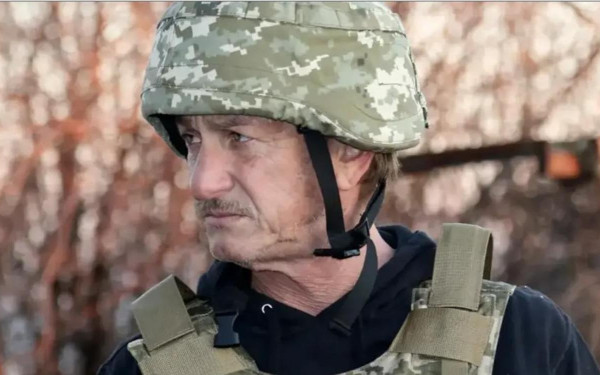 O Σον Πεν απειλεί τα Όσκαρ: Αν δεν μιλήσει ο Ζελένσκι θα καταστρέψω τα βραβεία μου δημοσίως