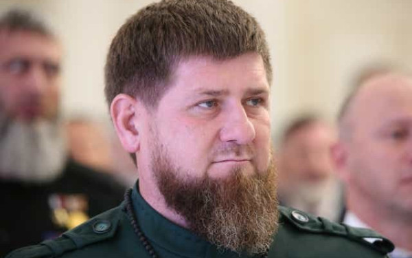 O Τσετσένος... διάβολος φοράει Prada: Ποιος είναι ο διαβόητος Καντίροφ, ο έμπιστος πολέμαρχος του Πούτιν