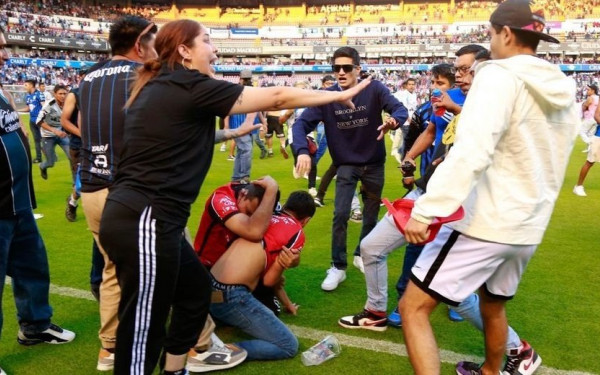 Μεξικό: Σοκαριστικά επεισόδια στον αγώνα Κουερετάρο - Άτλας (βίντεο)