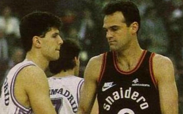 Ντράζεν Πέτροβιτς - Όσκαρ Σμιντ: Η τιτανομαχία στο ΣΕΦ που έγραψε ιστορία (βίντεο)