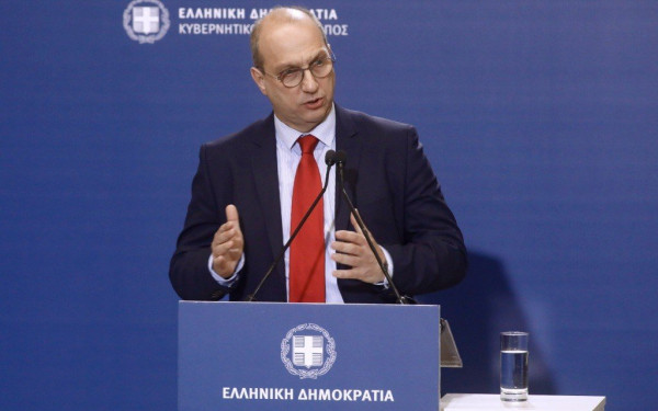 Οικονόμου: Θα αποδοθούν ευθύνες αλλά καμία ανοχή σε πράξεις βίας από τους Ρομά