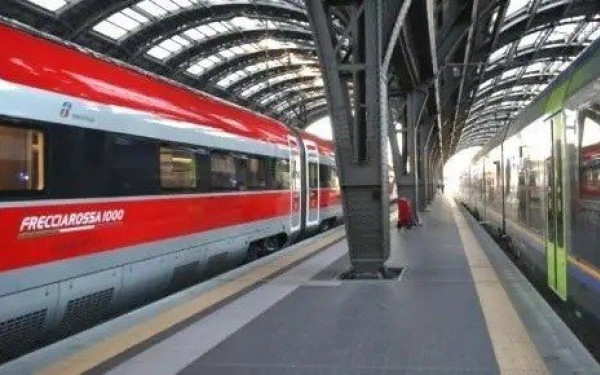Ιταλία: Σταμάτησαν οι πωλήσεις εισιτηρίων στα τρένα μετά από υποψίες για επίθεση χάκερ