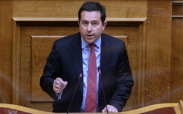 Μηταράκης στη Βουλή: Δεν καταργείται η πανεπιστημιακή αστυνομία