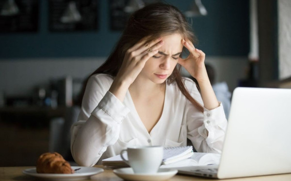 Πώς σχετίζεται ο πονοκέφαλος με την λοίμωξη από κορωνοϊό