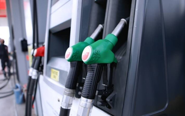 Καύσιμα: «Πονοκέφαλος» οι τιμές που έχουν πάρει την ανιούσα - Πάνω από 2,30 το λίτρο σε νησιά (βίντεο)