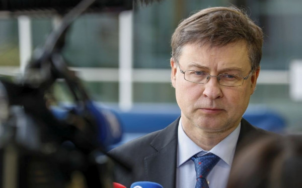 Ντομπρόβσκις: Η Ε.Ε. θέλει να δώσει στην Ουκρανία 15 δισ. ευρώ από τα δεσμευμένα ρωσικά περιουσιακά στοιχεία