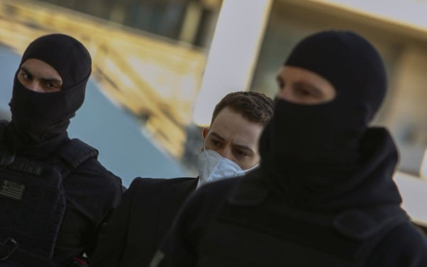 Γλυκά Νερά: Ασφαλιστικά μέτρα από τους γονείς του Μπάμπη Αναγνωστόπουλου στους γονείς της Καρολάιν
