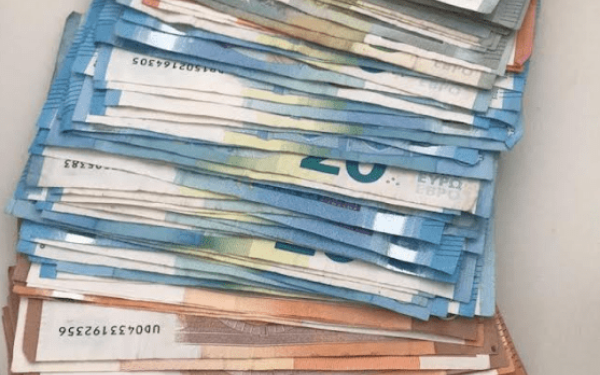 ΑΑΔΕ: Αδήλωτο συνάλλαγμα από 11 χώρες, χρυσές λίρες και επιταγές στους τελωνειακούς ελέγχους - Τί «έπιασαν» στη Θεσσαλονίκη