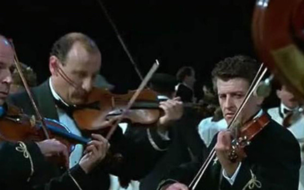 Η ορχήστρα του «Τιτανικού»  και οι μοιραίοι συμβολισμοί του