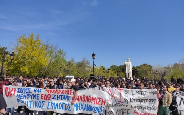 Πορεία φοιτητών ΔΙΠΑΕ: «Κάτω τα χέρια απ' τις σχολές μας, εμείς δεν παρατάμε τις σπουδές μας» (βίντεο, φωτ.)