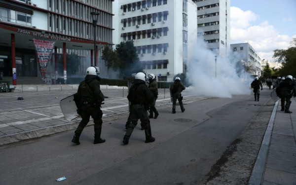 Στον εισαγγελέα οι δύο συλληφθέντες για τα επεισόδια στο ΑΠΘ - Συγκέντρωση συμπαράστασης στα Δικαστήρια