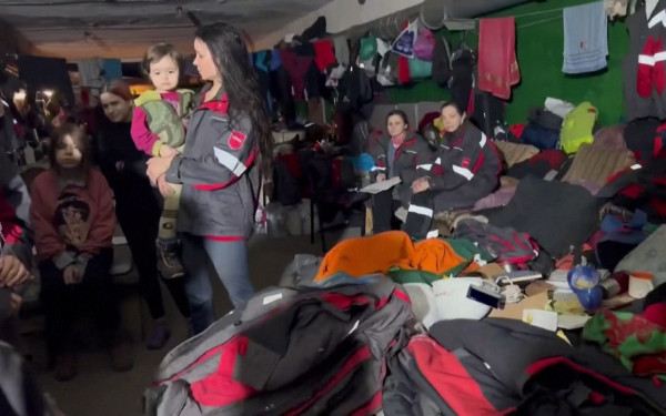 Σοκ κι ανατριχίλα για τους εγκλωβισμένους στα υπόγεια του Αζοφστάλ - Αποκαλυπτικό βίντεο του Guardian