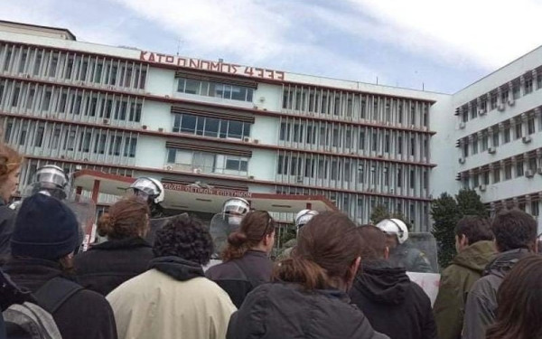  Κοινωνικό Ιατρείο Αλληλεγγύης Θεσσαλονίκης: "Όχι" στην παρουσία της αστυνομίας στο ΑΠΘ