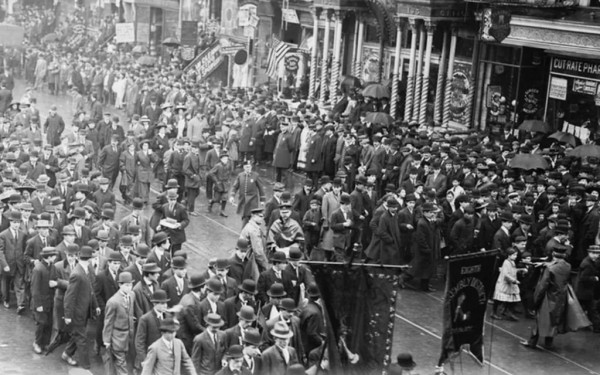 Εργατική Πρωτομαγιά: Ποια μεγάλα πολιτικά γεγονότα έχουν σημαδέψει τη σημερινή μέρα