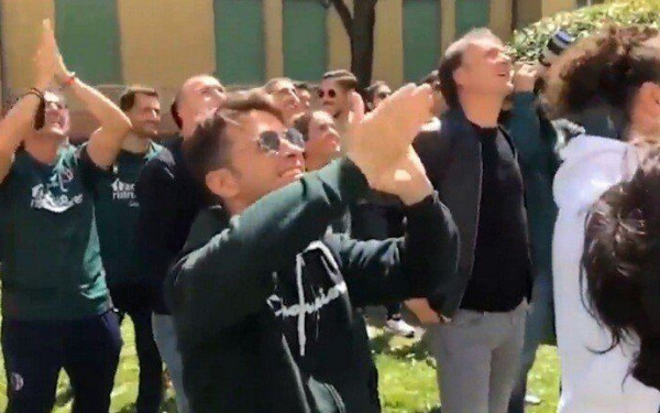 Συγκλονιστικές στιγμές στην Ιταλία: Η ομάδα της Μπολόνια επισκέφθηκε τον Σίνισα Μιχάιλοβιτς στο νοσοκομείο (βίντεο)