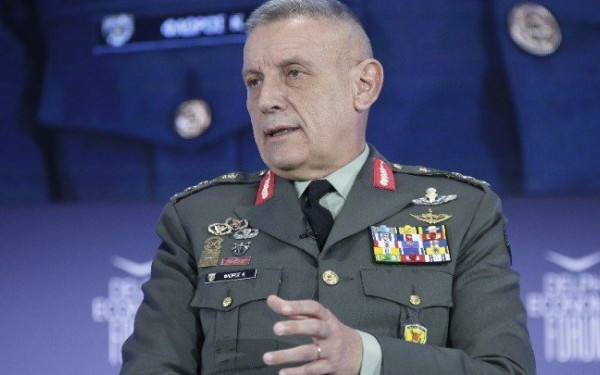 Στην ελληνική πυροβολαρχία Patriot στη Σαουδική Αραβία ο αρχηγός ΓΕΕΘΑ (βίντεο)