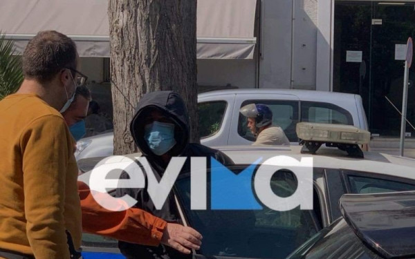  Αιδηψός: Στον εισαγγελέα ο 30χρονος που κλώτσησε το γατάκι - Κινδυνεύει με φυλακή (βίντεο)