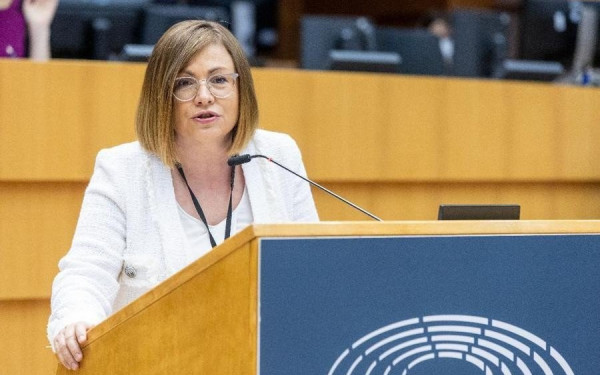 Η Μαρία Σπυράκη κατέθεσε 21.240 στο ΕΚ - Αρνείται την ευθύνη για τις παρατυπίες του συνεργάτη της (φωτ.)