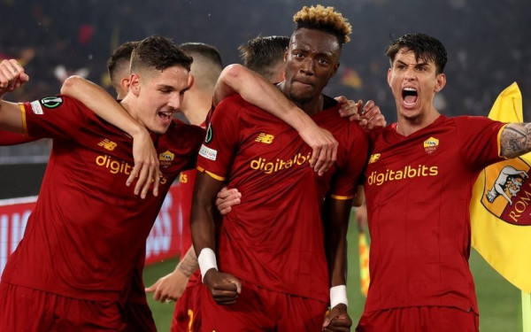 Europa Conference League: Πέρασαν Ρόμα και Φέγενορντ, εκτός τελικού η Μαρσέιγ (βίντεο)
