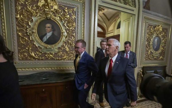 Ο Ρεπουμπλικάνος κυβερνήτης του Μέριλαντ ζητεί απομάκρυνση Τραμπ και ανάληψη καθηκόντων από τον Πενς