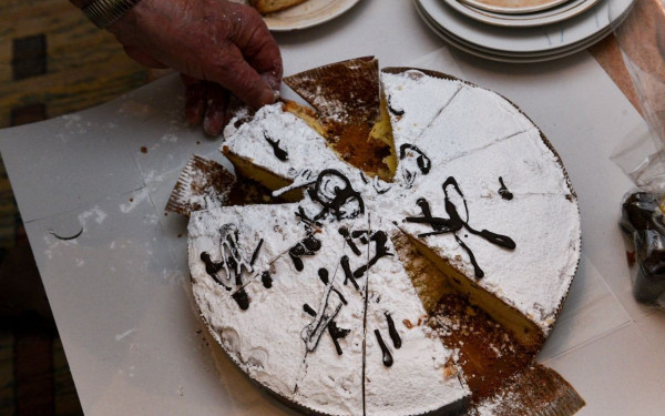 Η βασιλόπιτα, το φλουρί, το σπάσιμο του ροδιού και το ποδαρικό